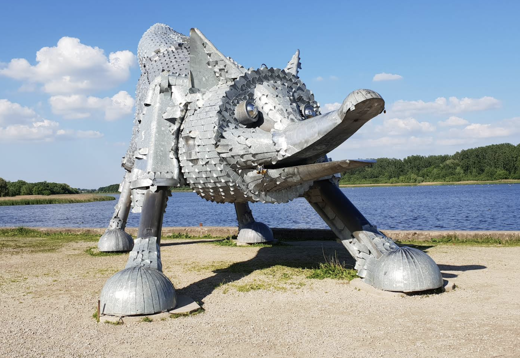 Talkšos ežeras ir lapės skulptūra, Šiauliai